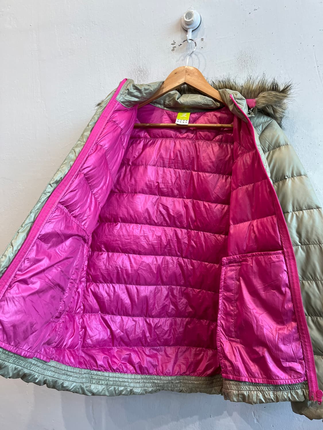 아디다스 재팬 핑크로고 퍼 다운 경량패딩 상품이미지5