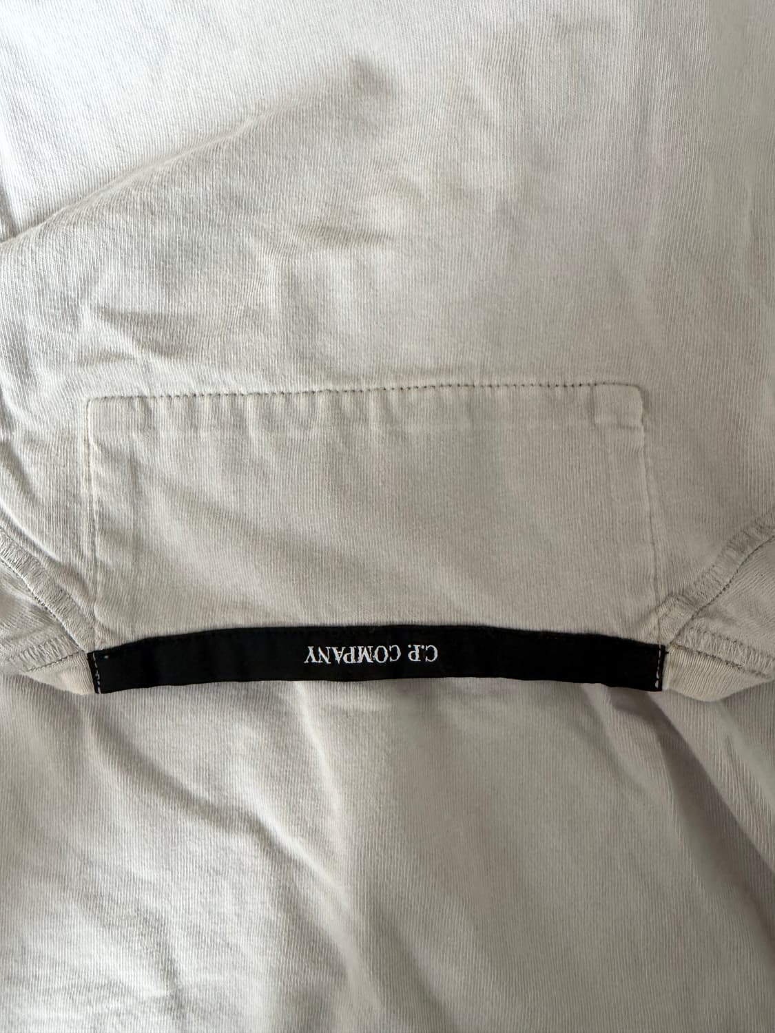 연그레이 cp컴퍼니 주머니 지퍼 반팔 상품이미지4