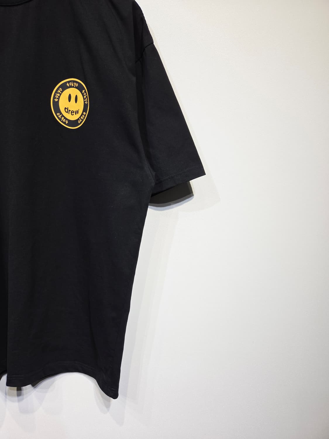 드류하우스 도쿄 팝업 한정판 스마일 반팔 티셔츠 블랙 상품이미지5