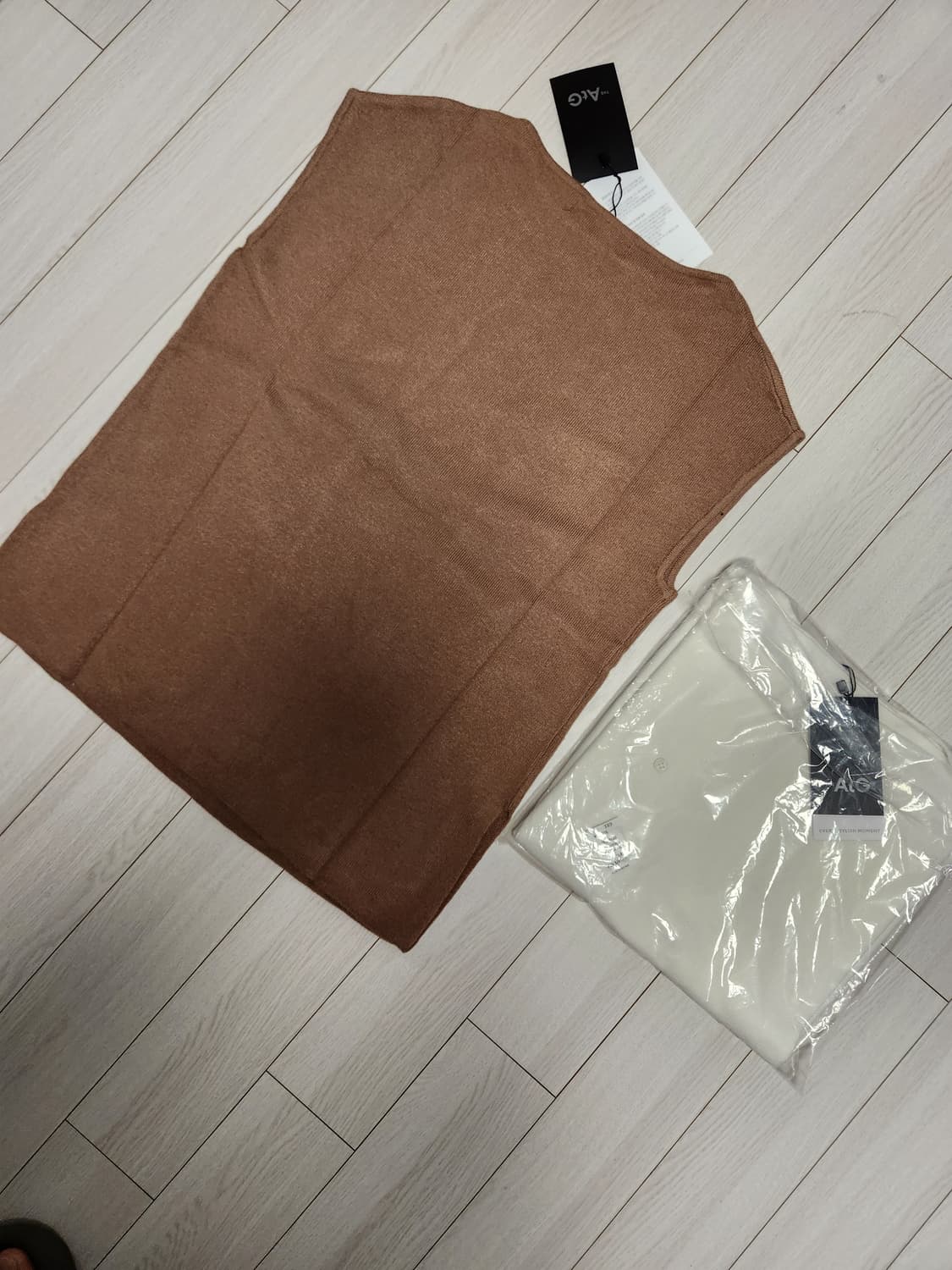 택새상품)더엣지 여성 니트조끼 사이즈55(브라운,화이트 두벌일괄)


여 상품이미지4