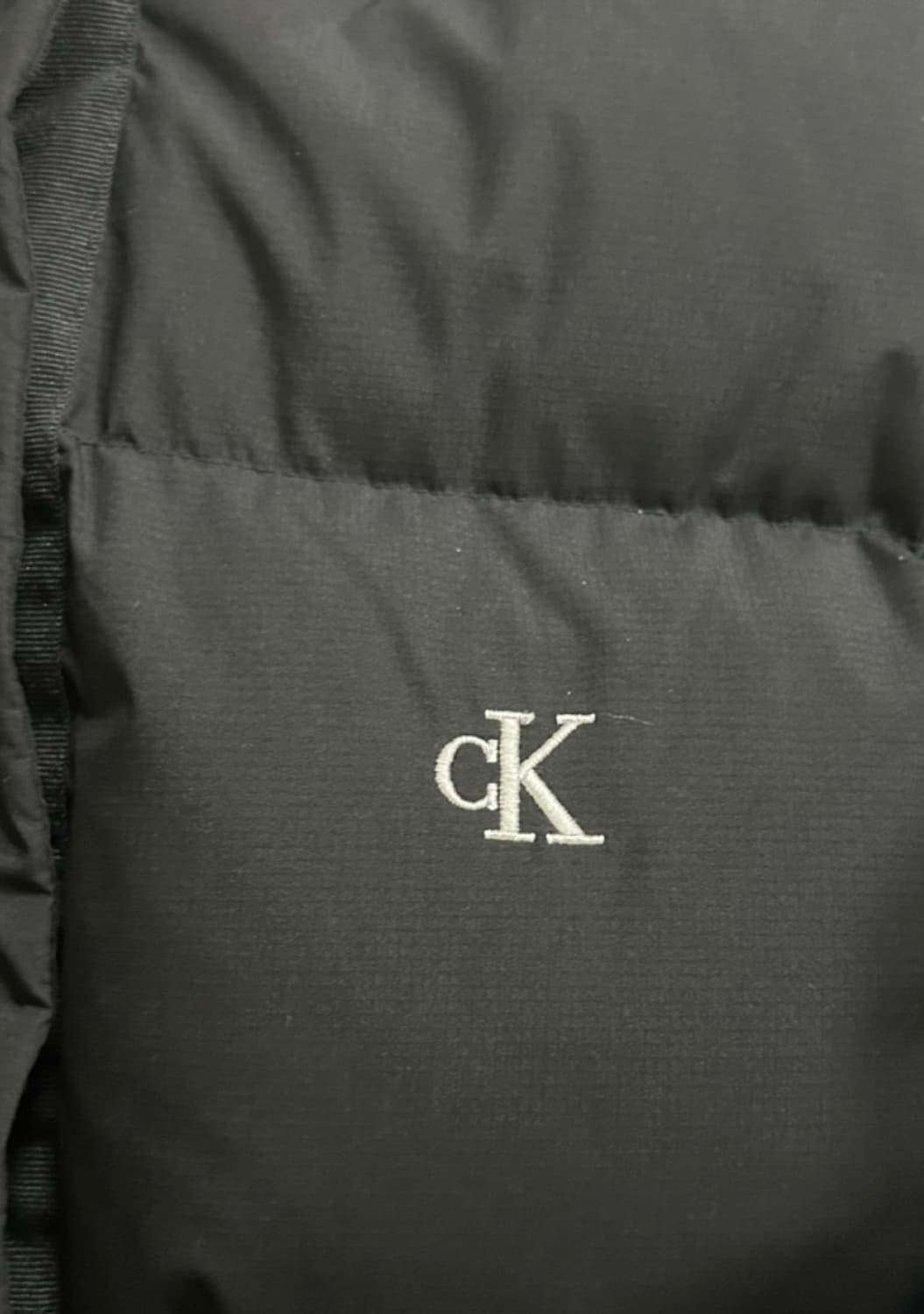 캘빈클라인 CK 블랙 패딩 S 310,000➡️80,000 상품이미지4