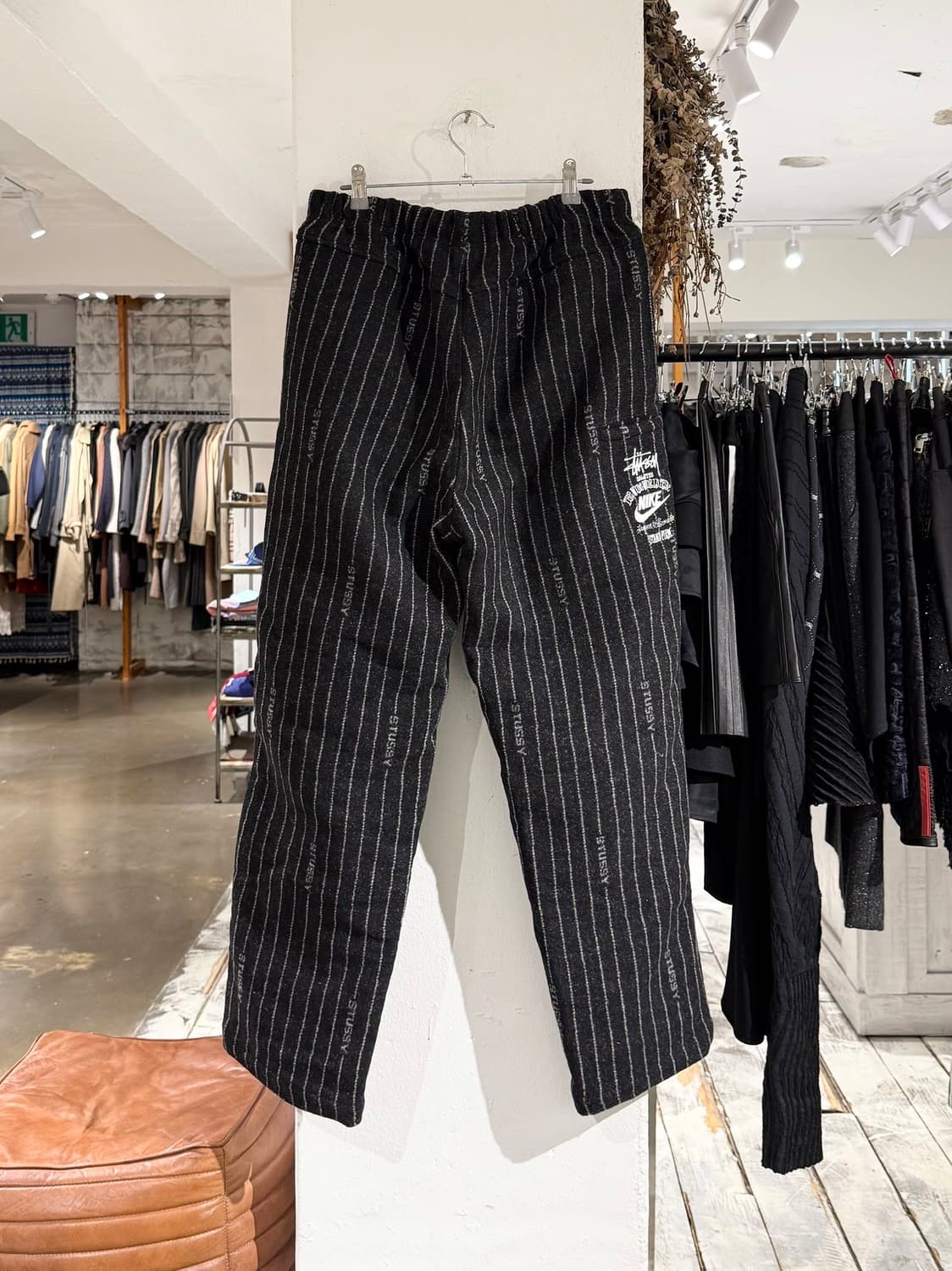 스투시 x 나이키 블랙 NRG 스트라이프 울 팬츠 상품이미지4