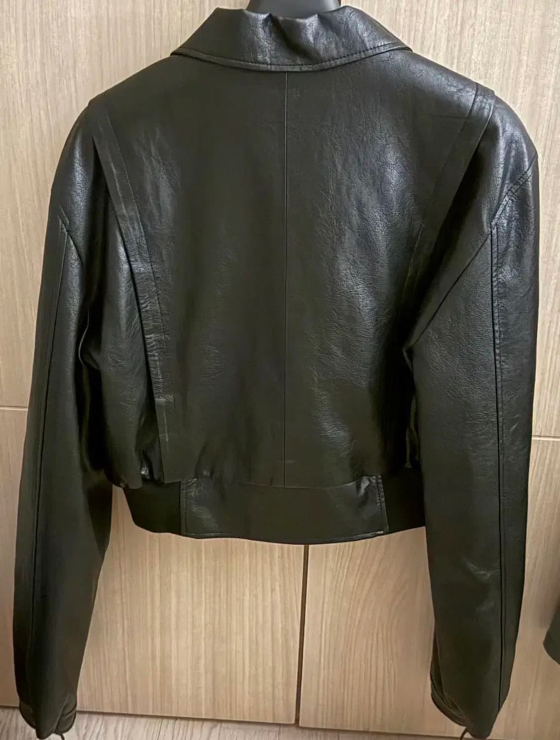 카프리슈 포 레더 크롭 블루종 black 카리나착용 상품이미지3