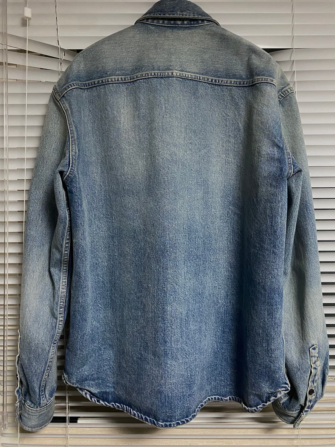 생로랑 TROUVILLE 블루 데님 CASSANDRE 셔츠 상품이미지5