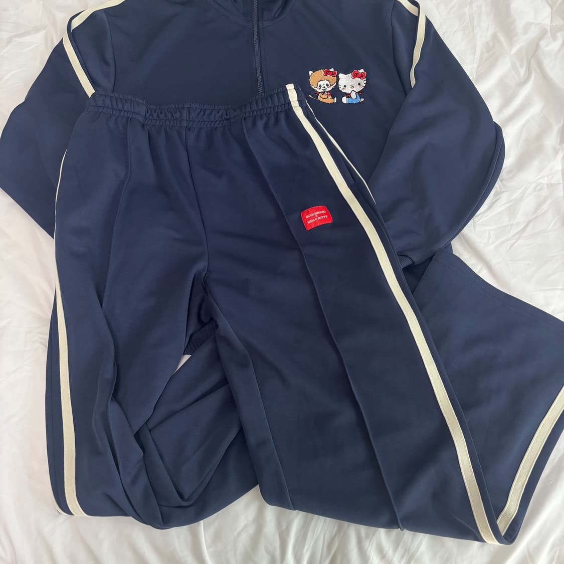 네이비 몬치치 헬로키티 트레이닝 집업 바지 세트 상품이미지3