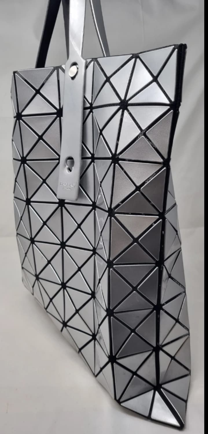 정품 바오바오 이세이미야케 루센트 실버 토트백 상품이미지4