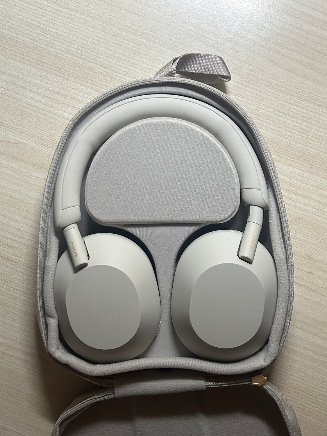 Sony WH-1000XM5 Silver 상품이미지1
