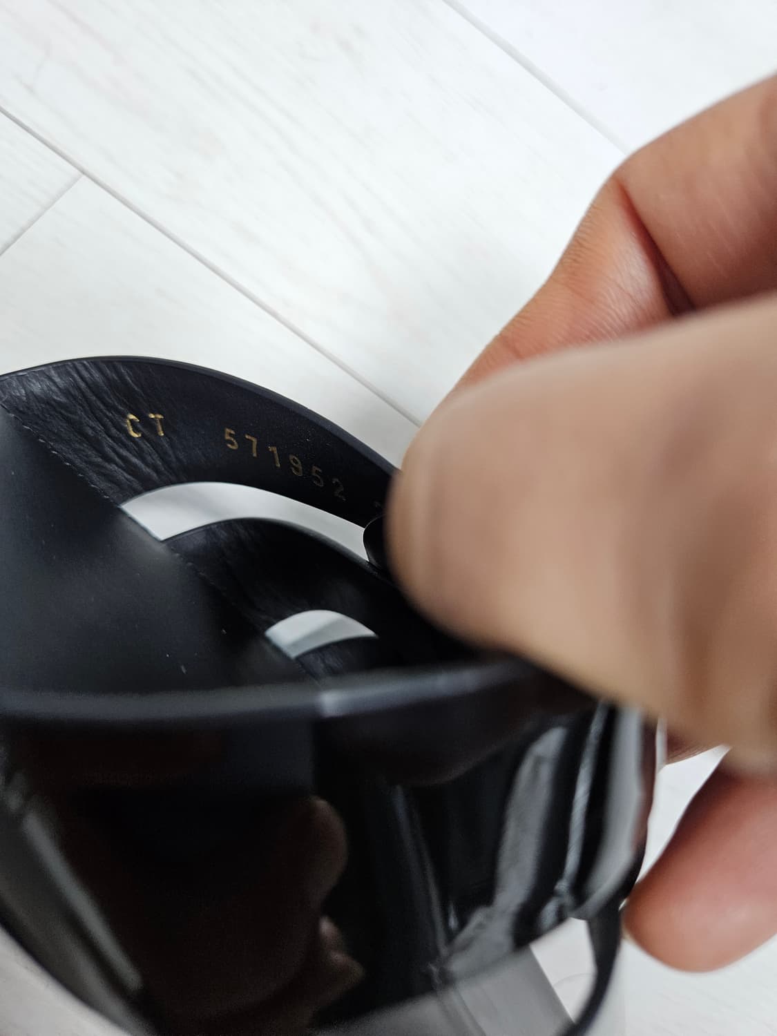 생로랑 트리뷰트 플랫 샌들  상품이미지3