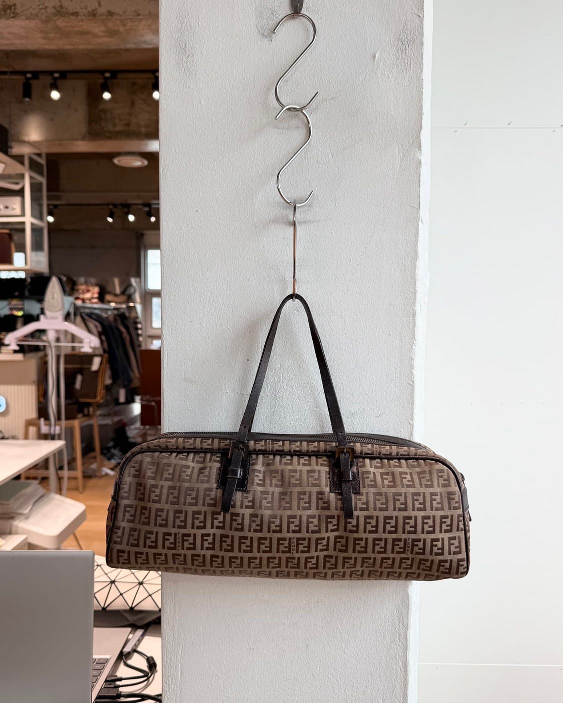 펜디 베이지 주카 캔버스 토트백  상품이미지2