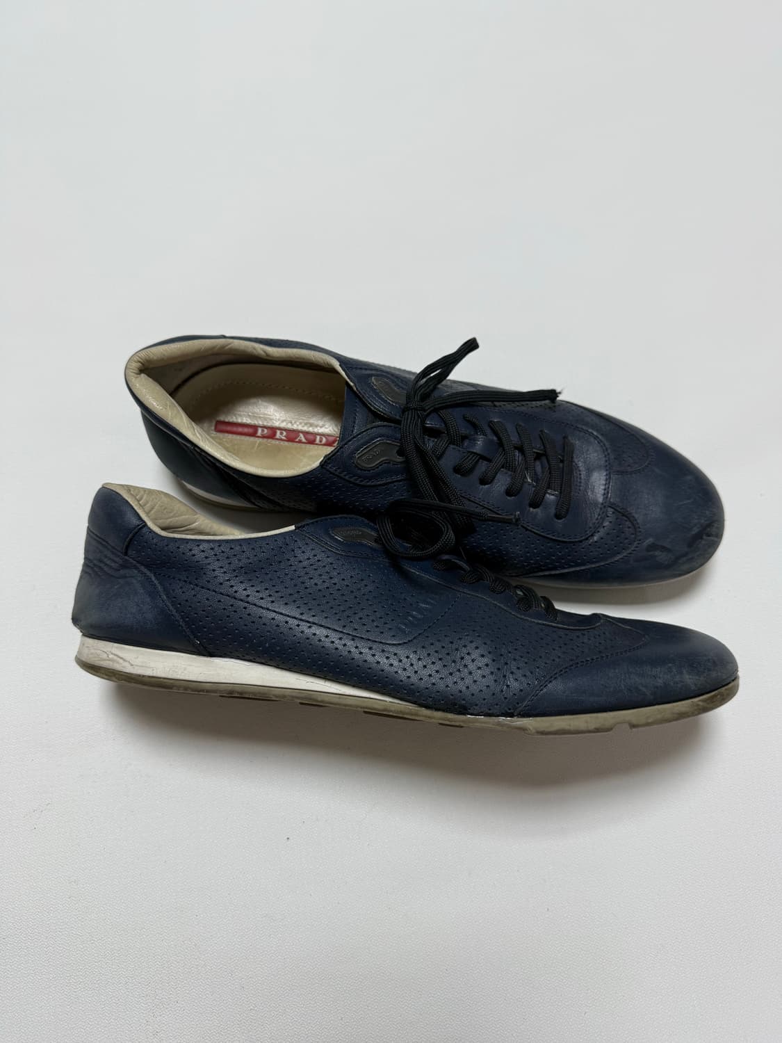 프라다 퍼퍼레이티드 레더 스니커즈 uk9 상품이미지4