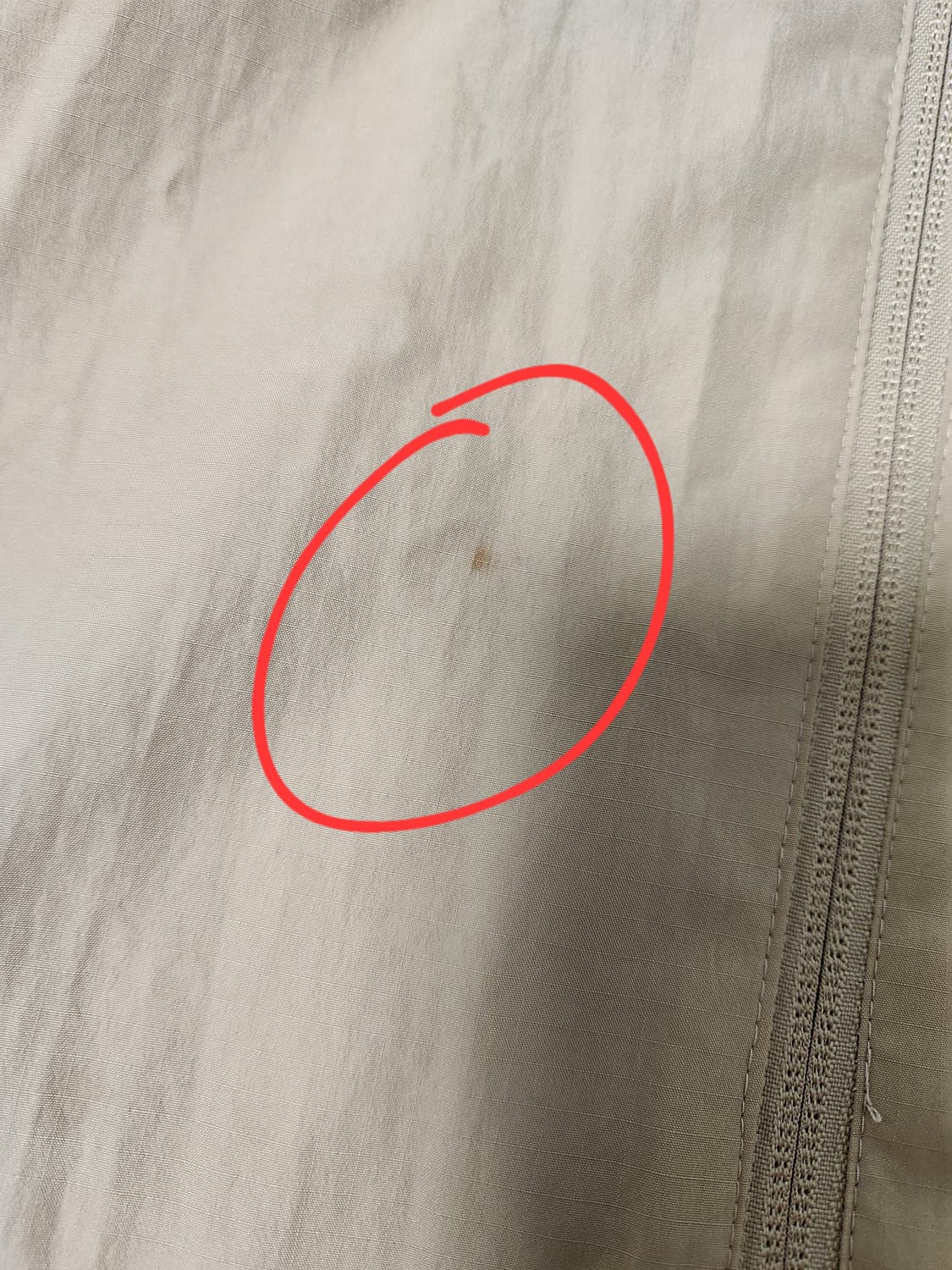 아디다스 W.N.D 러닝 바람막이 사이즈100(L)

옷은 예쁜데 로고  상품이미지9