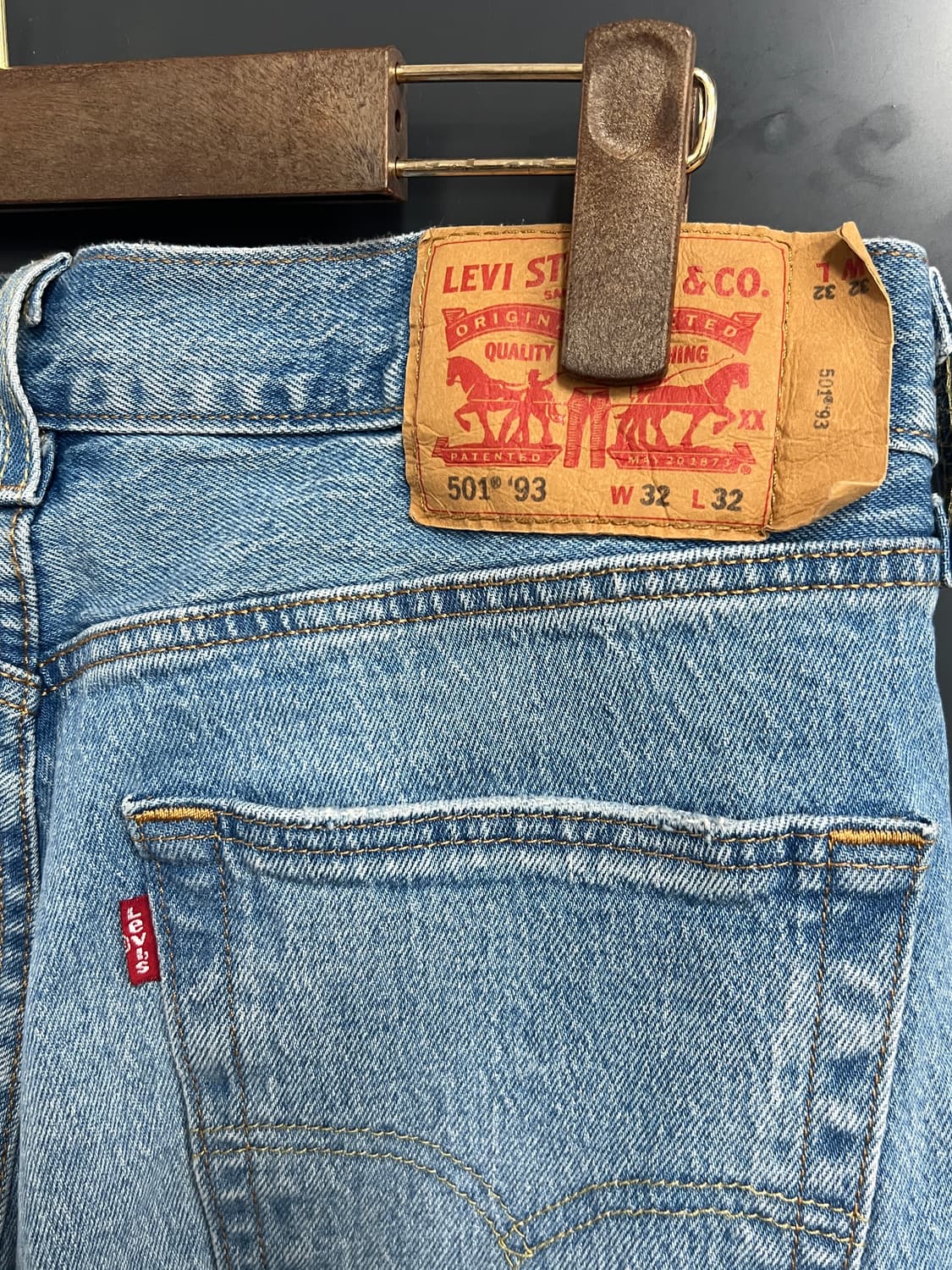 Levis 리바이스 501 버튼플라이 스트레이트 연청 데님 팬츠 상품이미지3