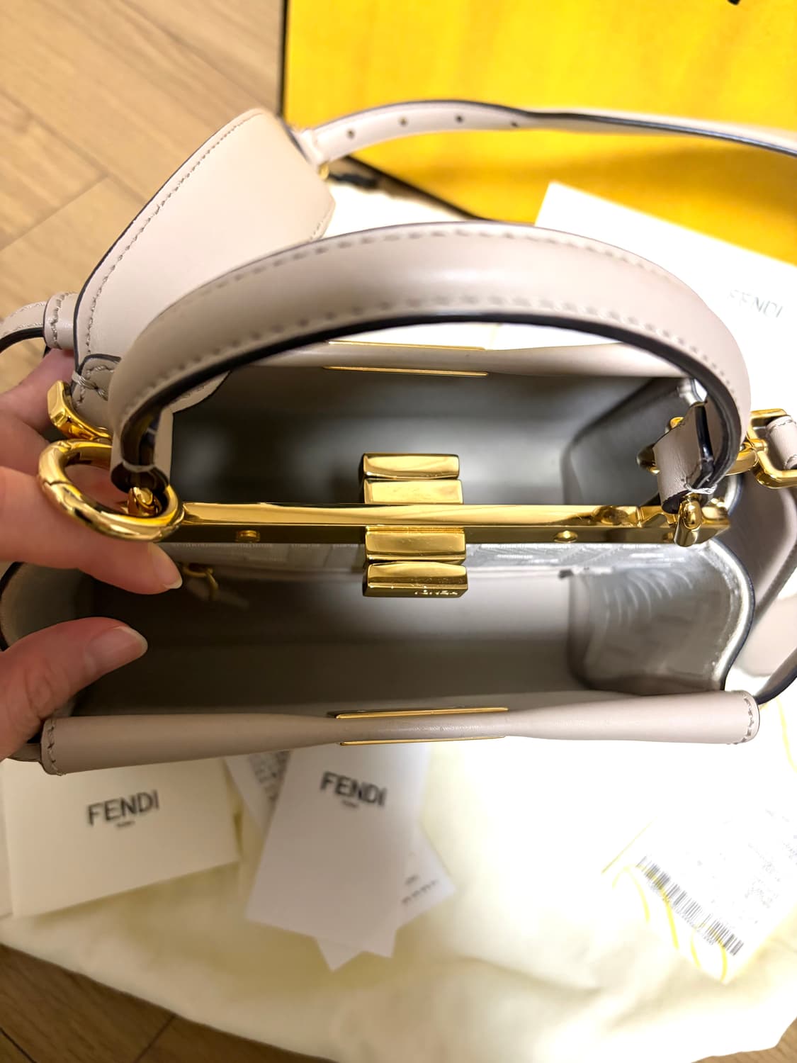 [백화점 구매] 펜디 피카부 미니 베이지 8BN244레어템 상품이미지6