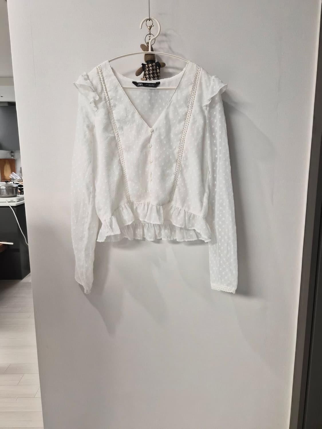 [ZARA] 자라 화이트 도트 펀칭 프릴 블라우스 (S사이즈) 상품이미지5