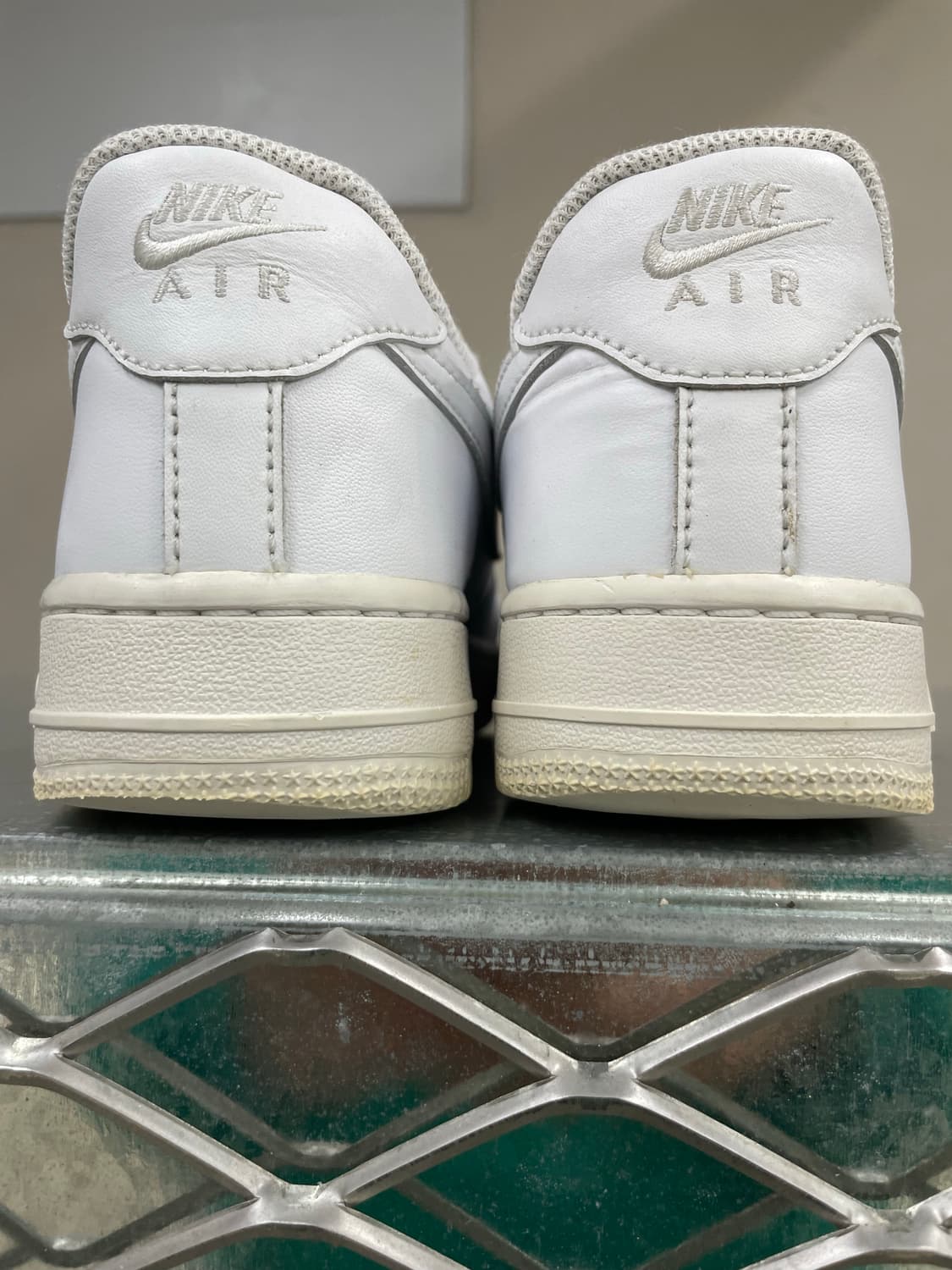 나이키 에어포스 1 로우 화이트 240 상품이미지10