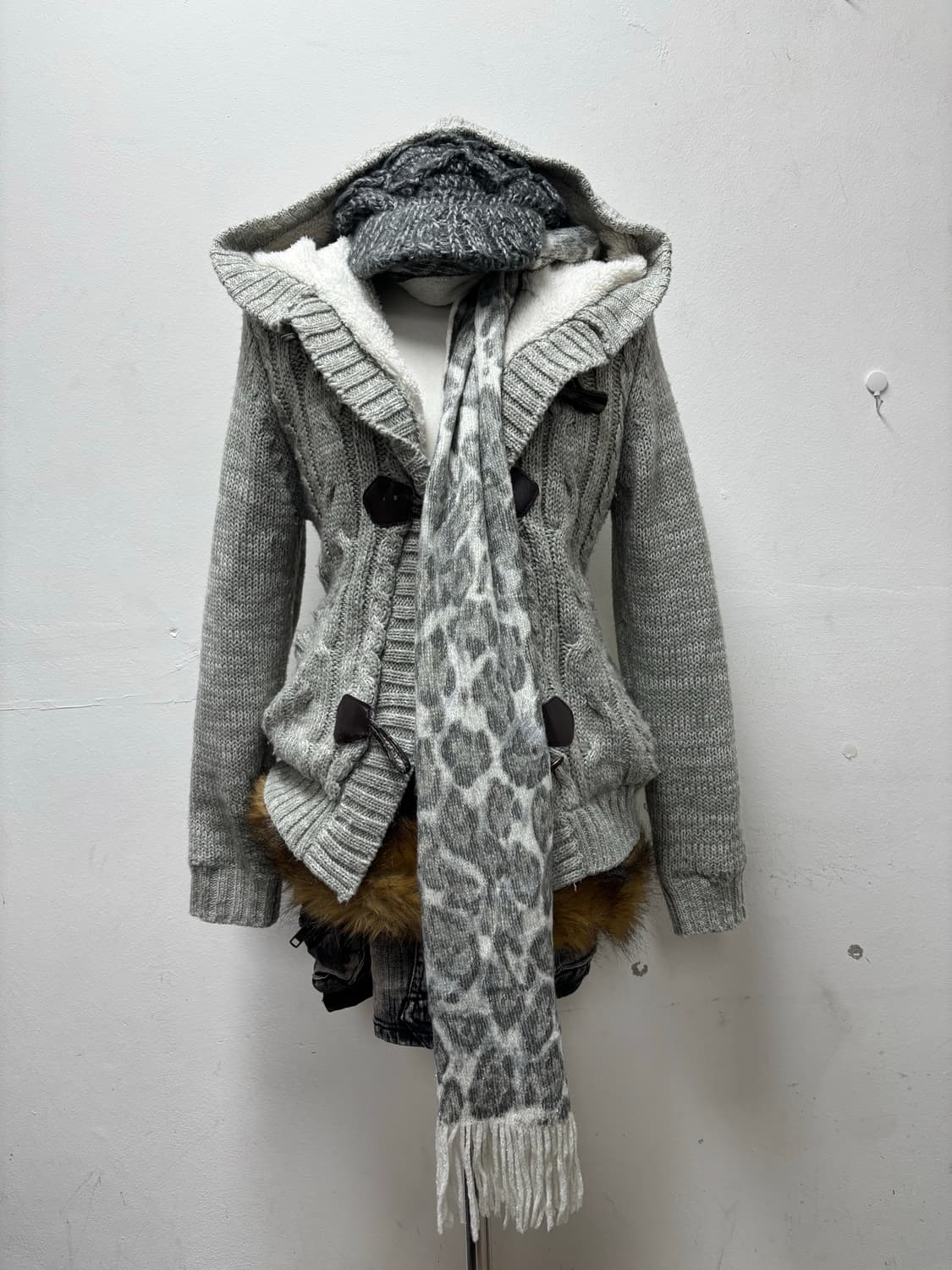 [Colza] Y2K White Fur Knit Hoodie Grey C 상품이미지1