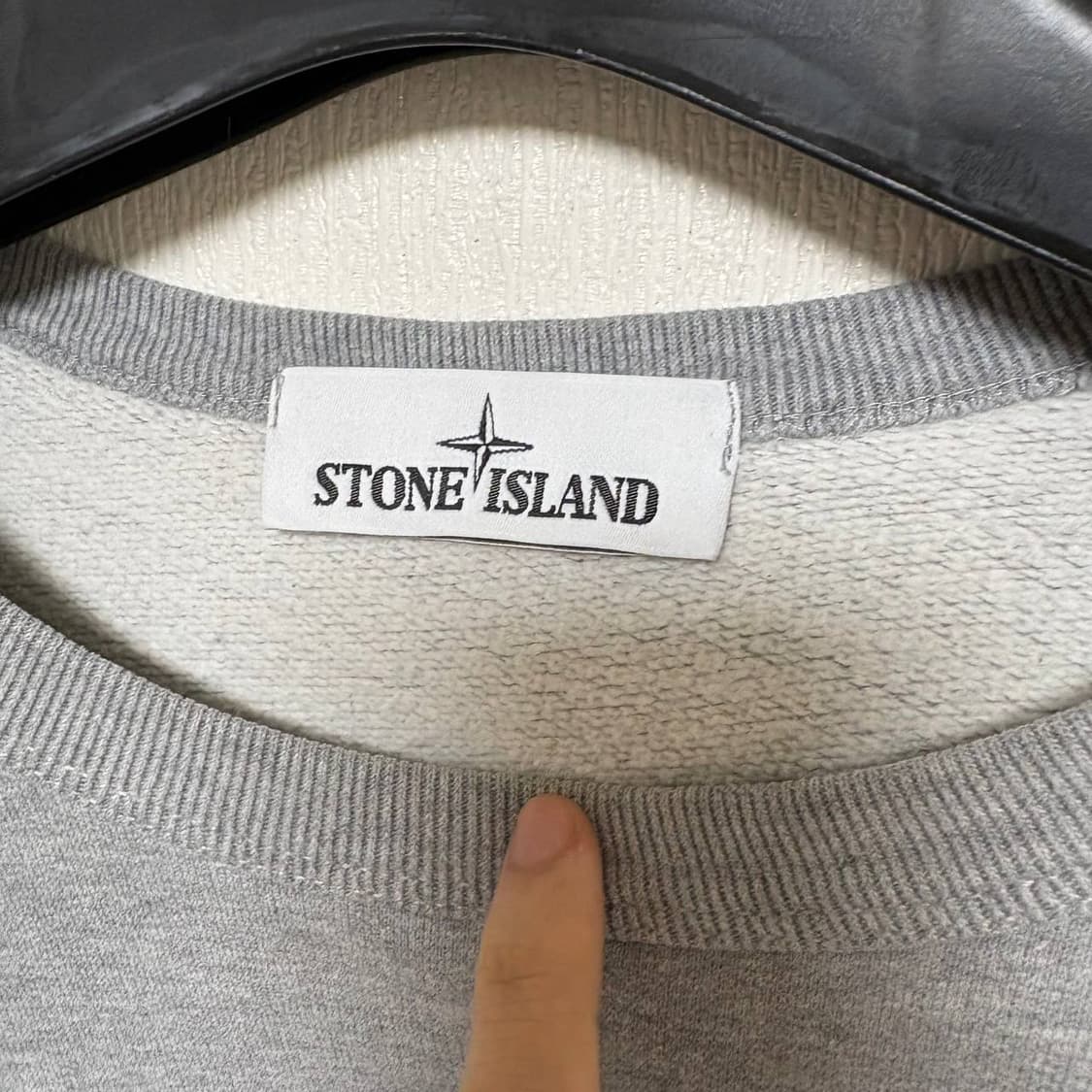 [L] 스톤아일랜드 맨투맨 그레이 상품이미지4