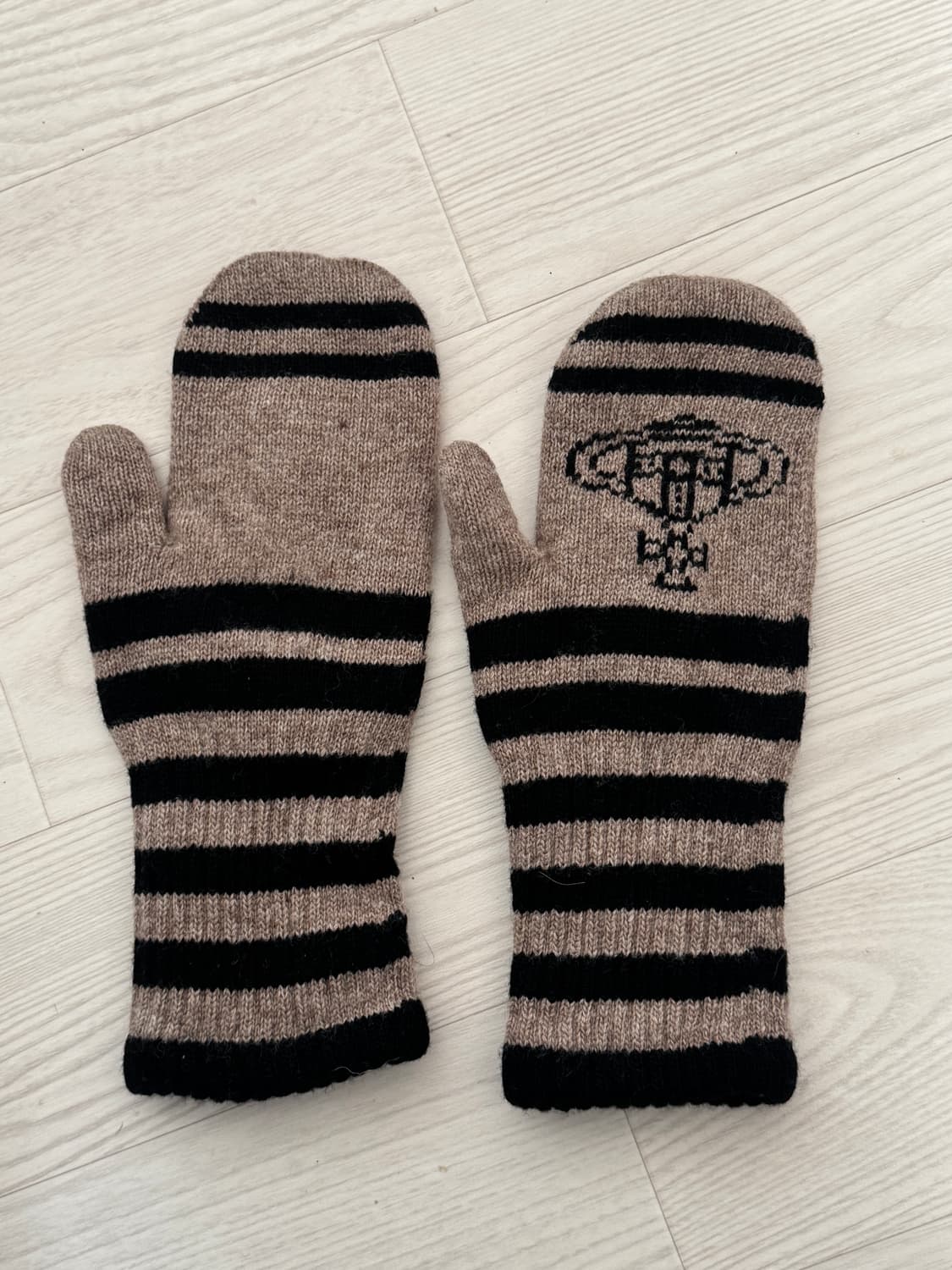 비비안웨스트우드 스트라이프 벙어리장갑 상품이미지2