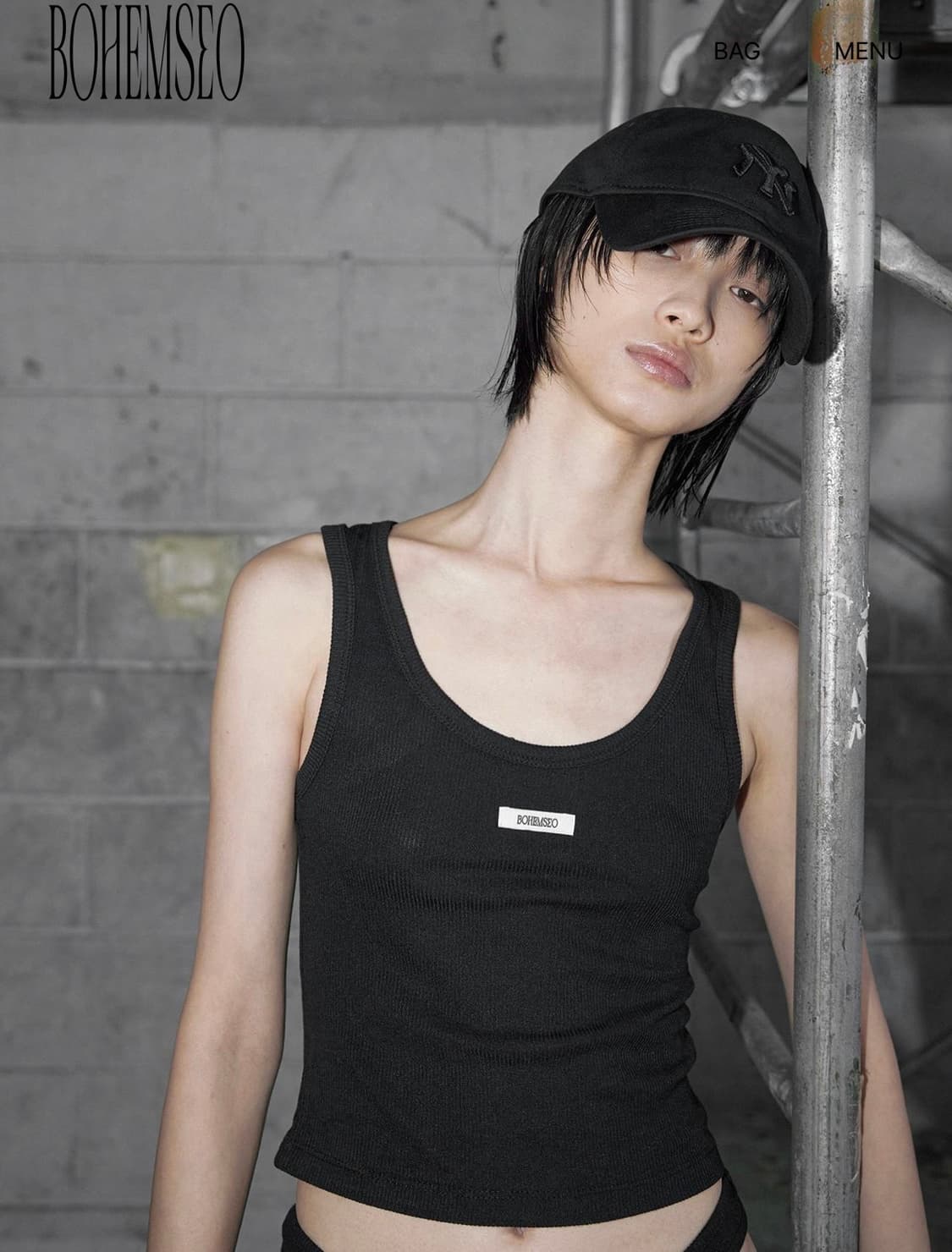 보헤미안서울 베이직 슬리브리스 크롭탑 블랙 상품이미지4