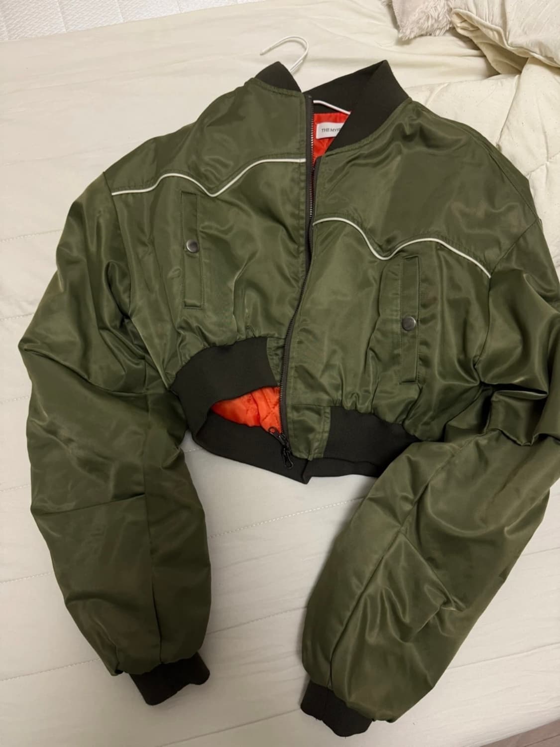 더미스터리호텔 크롭항공점퍼 상품이미지1