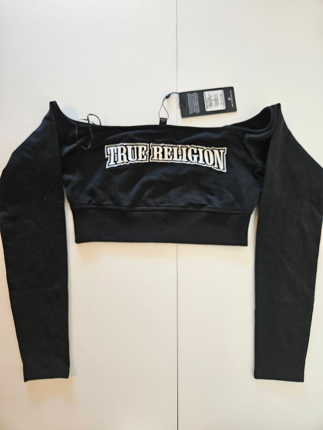 [새제품] 트루 릴리젼 오프숄더 롱슬리브 크롭탑 상품이미지3