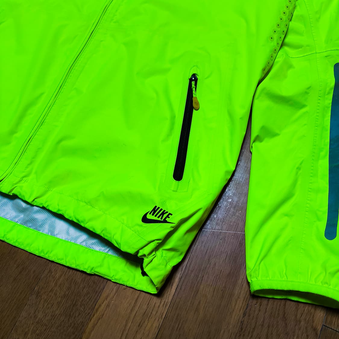 [XL] 나이키 트랙&필드 네온 바람막이 자켓 상품이미지4