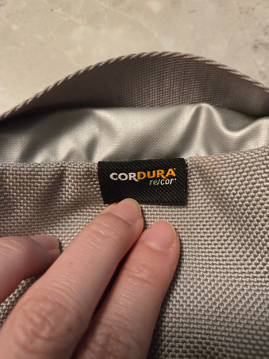 22FW 슈프림 실버 스몰 웨이스트백 상품이미지5