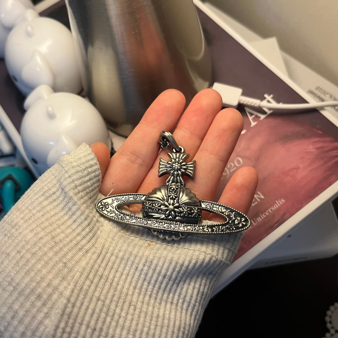 비비안웨스트우드 황동 빅 orb 목걸이 상품이미지2