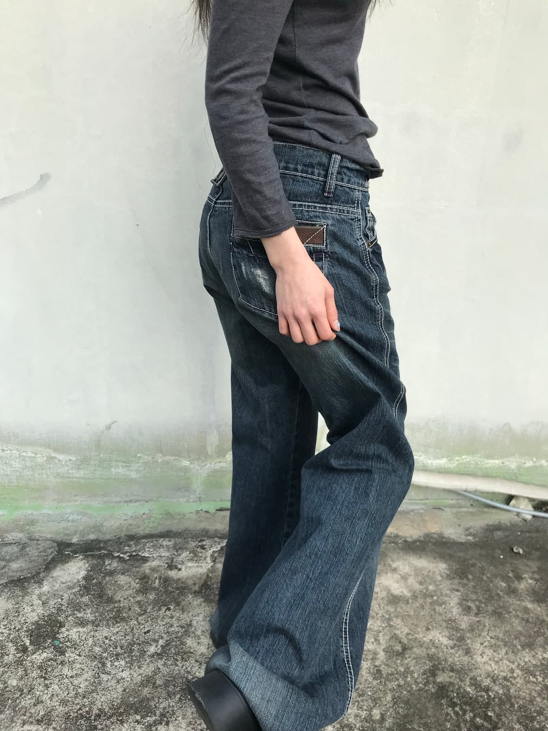 스티치 디테일 부츠컷 데님 팬츠 상품이미지3