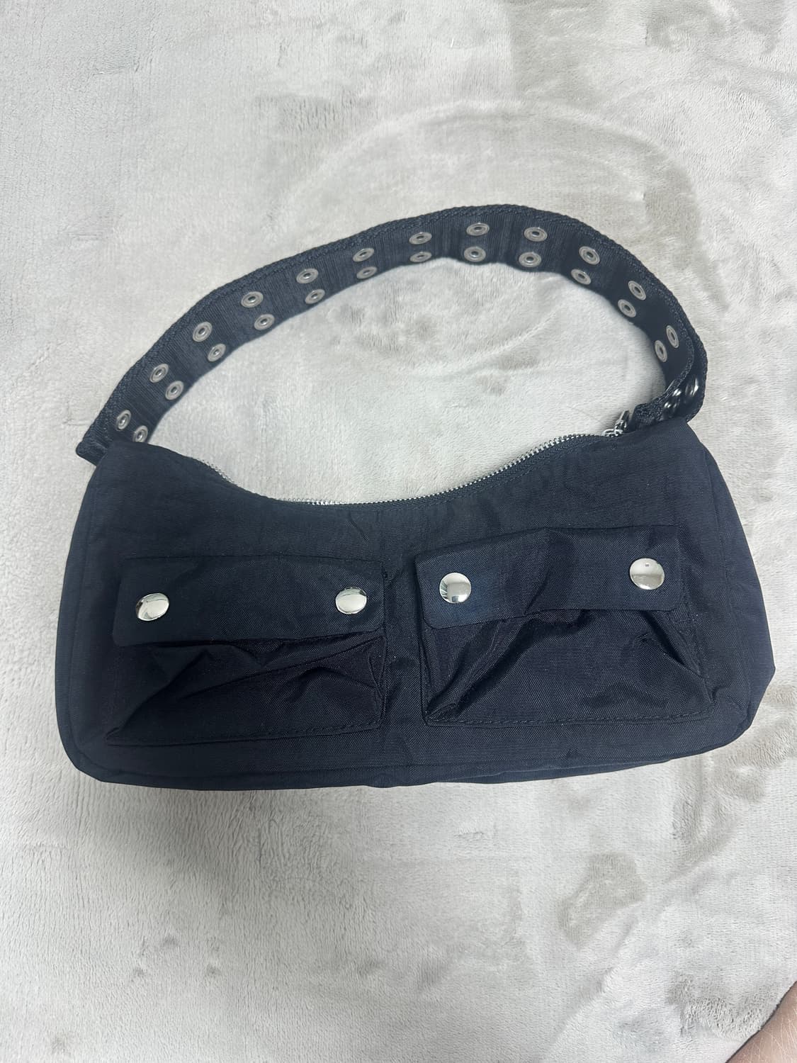 바쿠 X 몰리고다드 카고숄더백 Baggu 팝퍼 스트랩 블랙 상품이미지3