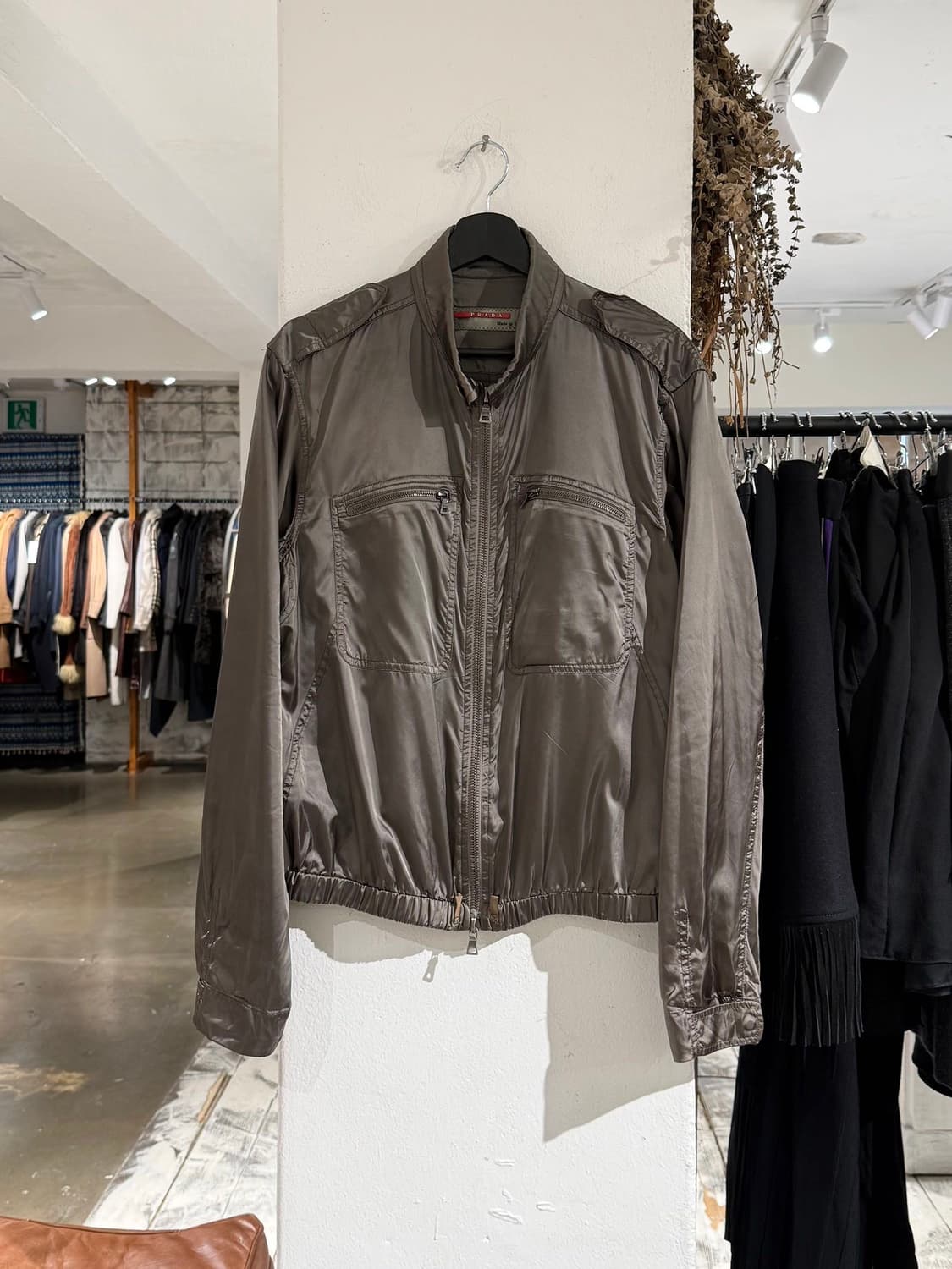 프라다 카키 나일론 하이넥 집업 자켓 상품이미지1