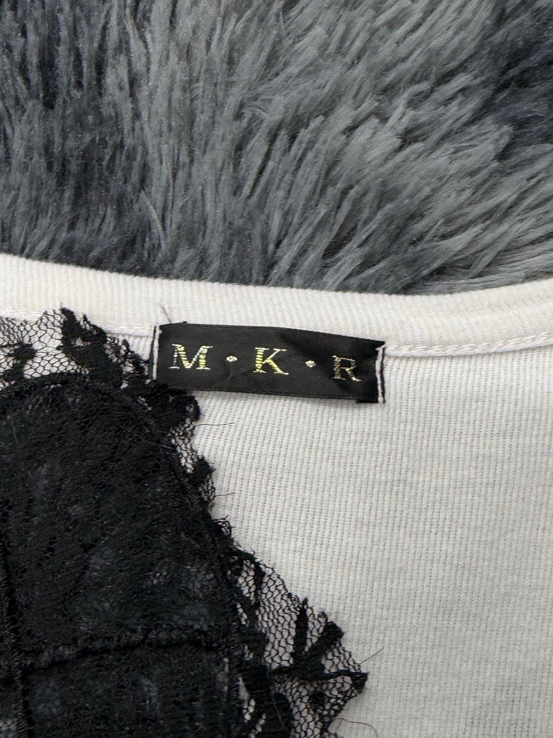 MKR 레터링 레이스 나비 디테일 화이트 반팔티 상품이미지9