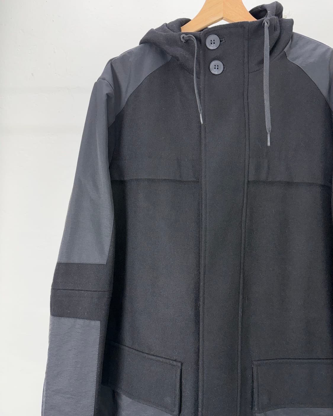 안토니 모라토 17fw 블랙 히든버튼 울 블렌드 후디 롱 코트 상품이미지2