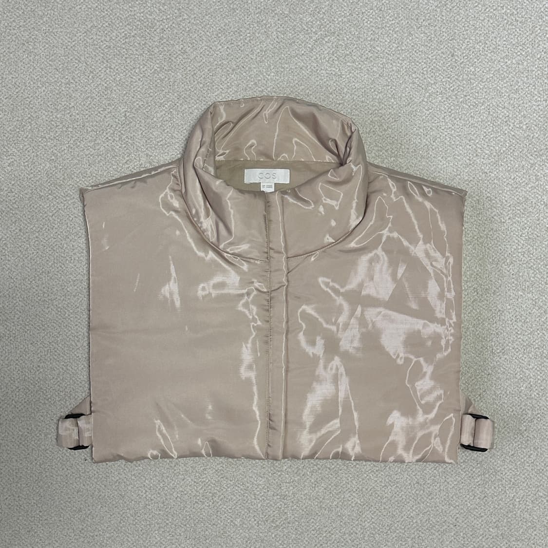 코스 벨티드 크롭 패딩 조끼 상품이미지1