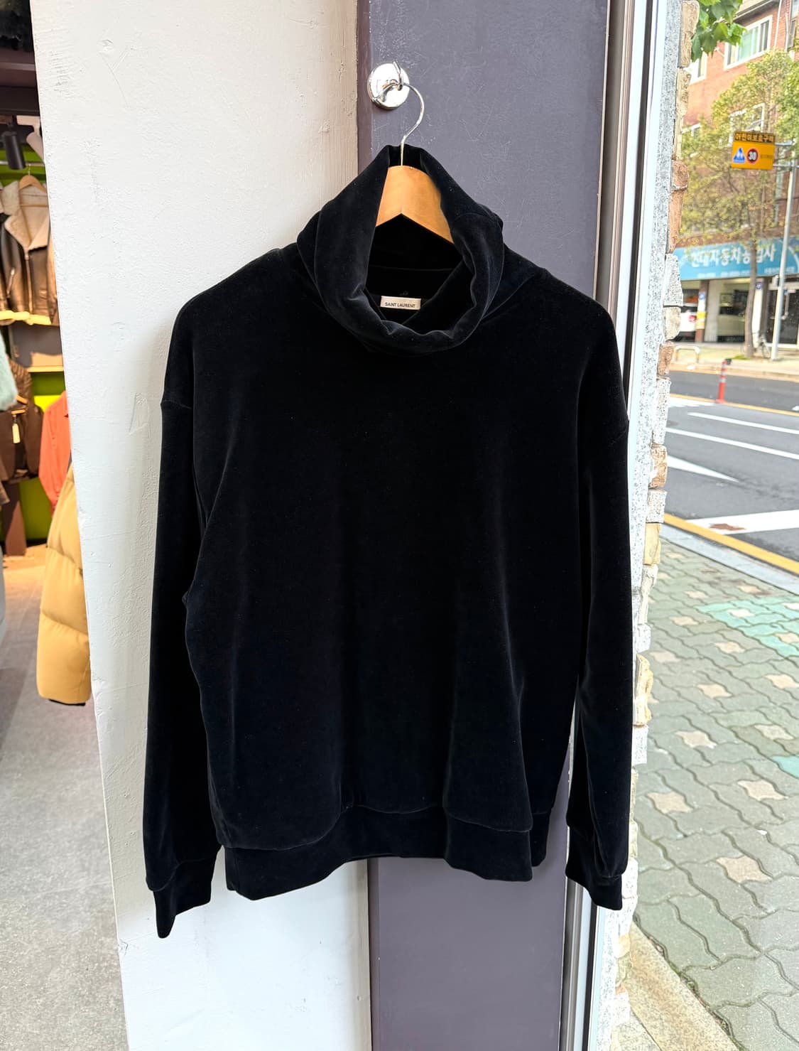 100/ 생로랑 23F/W 벨벳 터틀넥 스웨터 상품이미지3