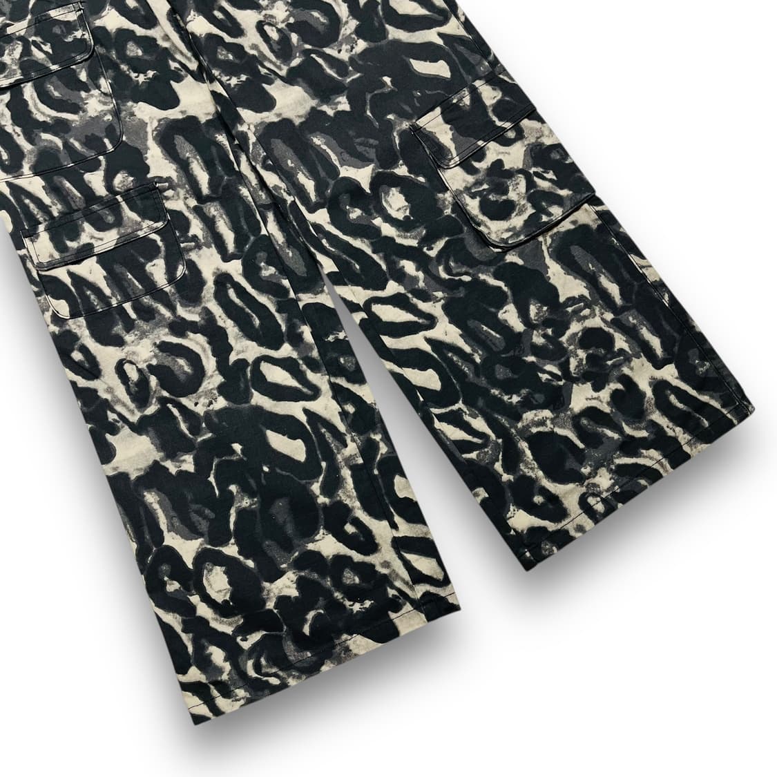 NO ONE ELSE Animal Wide Cargo Pants 상품이미지3