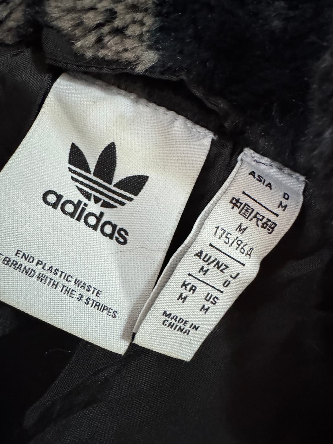 아디다스 22시즌 모노그램 오버핏 플리스 퍼 자켓 상품이미지3