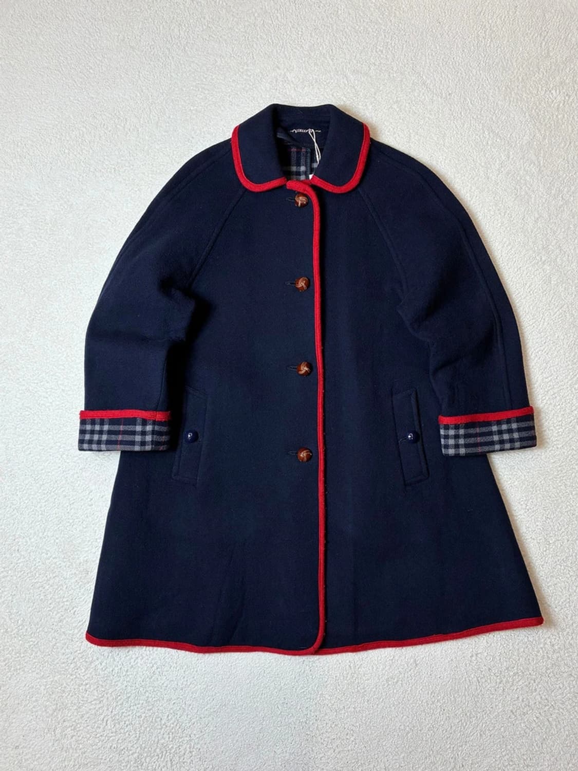 버버리 90's 레드 라이닝 우드버튼 코트 PN6664 상품이미지1