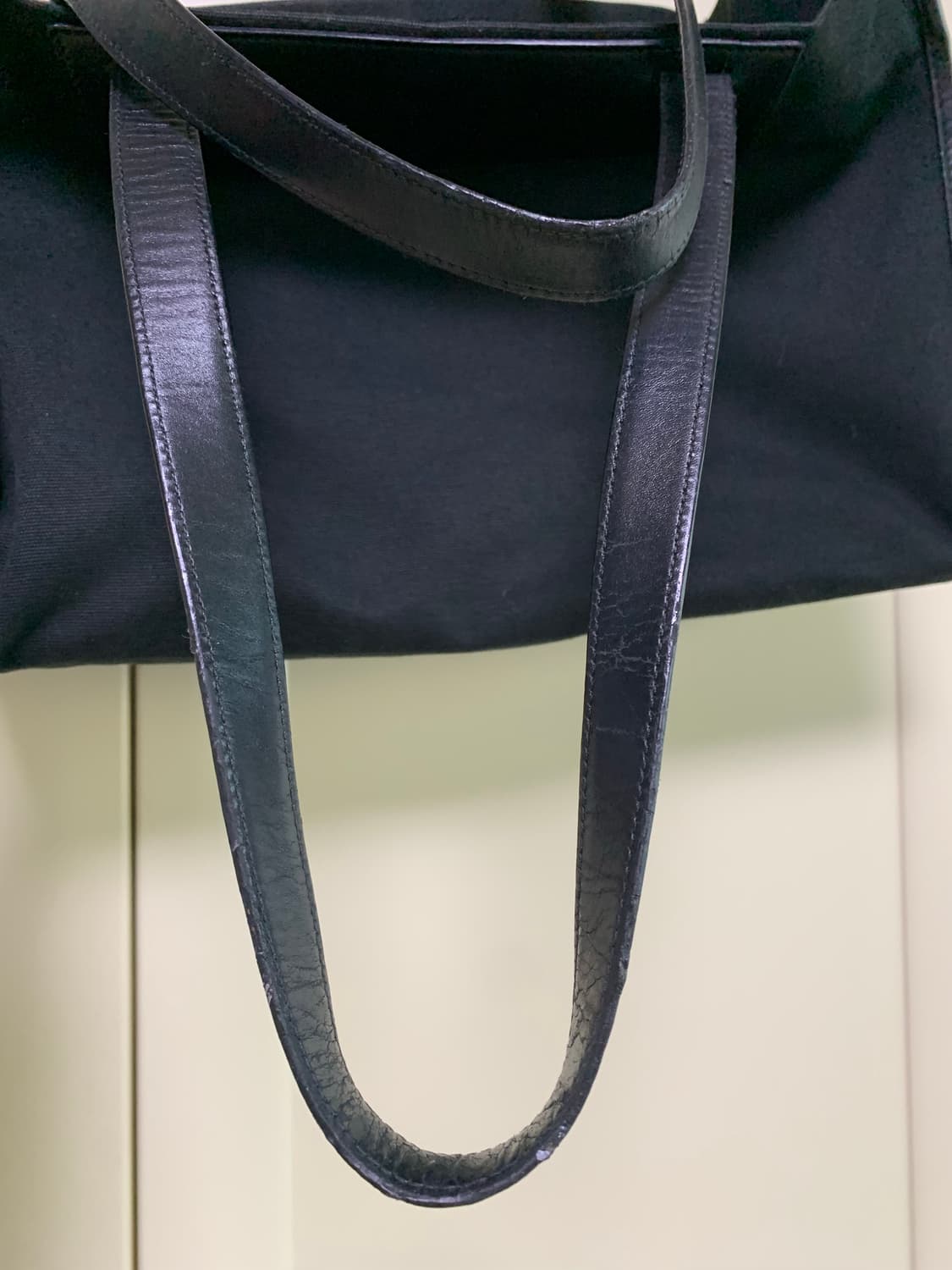 페라가모 블랙 숄더백. 정품 상품이미지9