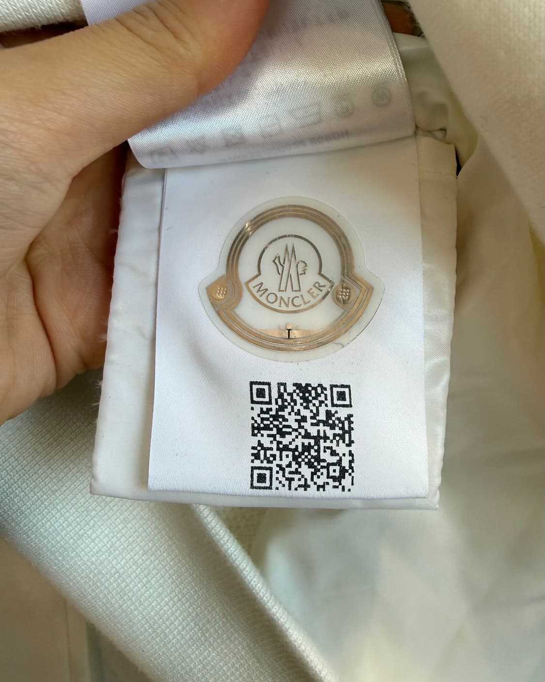 몽클레르 화이트 로고 패치 믹스 후드 다운 자켓 상품이미지10