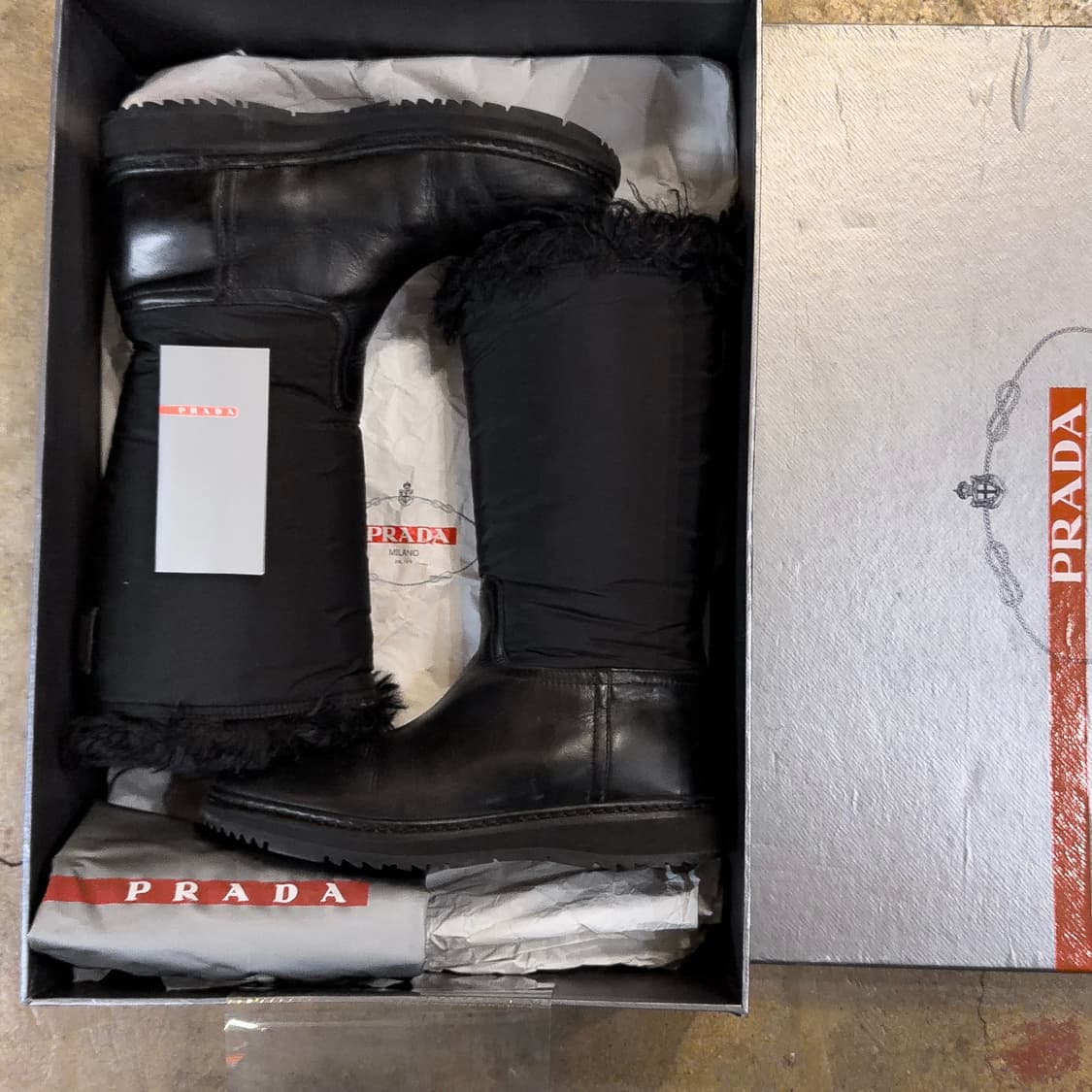 프라다 패치 디테일 퍼 부츠 상품이미지1