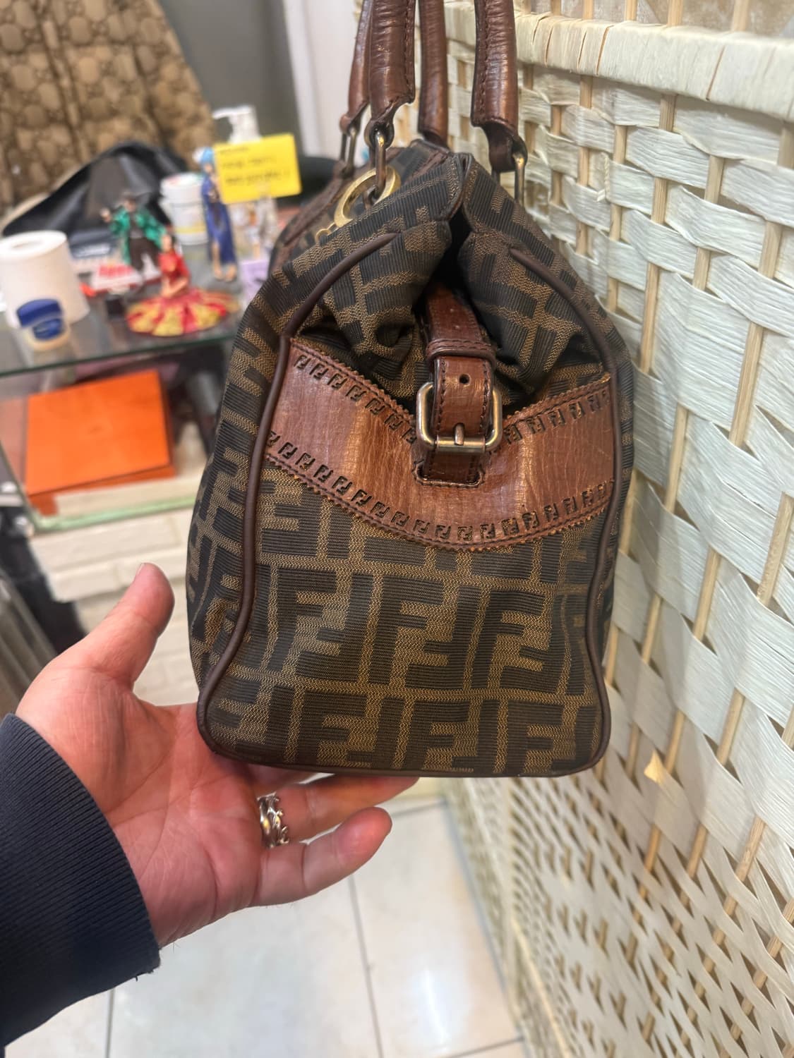 정품 펜디 주카 쇼퍼백 팝니다 상품이미지3