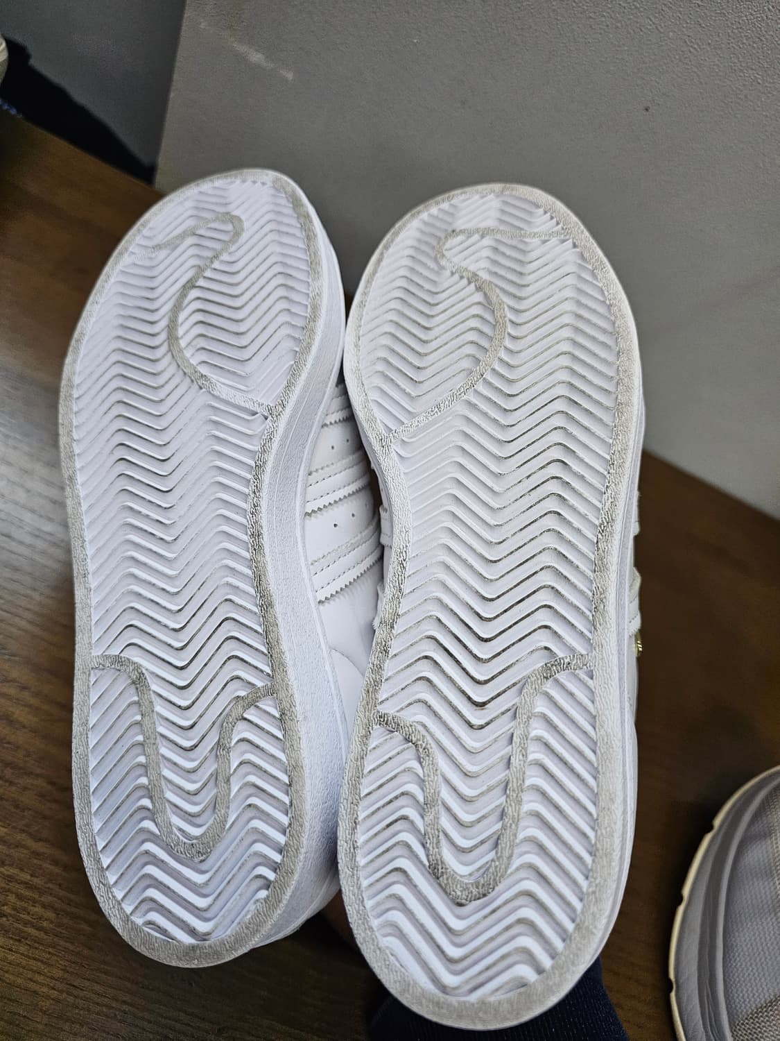 아디다스 슈퍼스타 금장 트리플화이트 상품이미지9