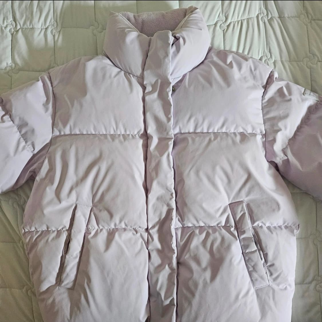 게스 숏푸퍼 숏패딩 연보라 라벤더 바이올렛 상품이미지1