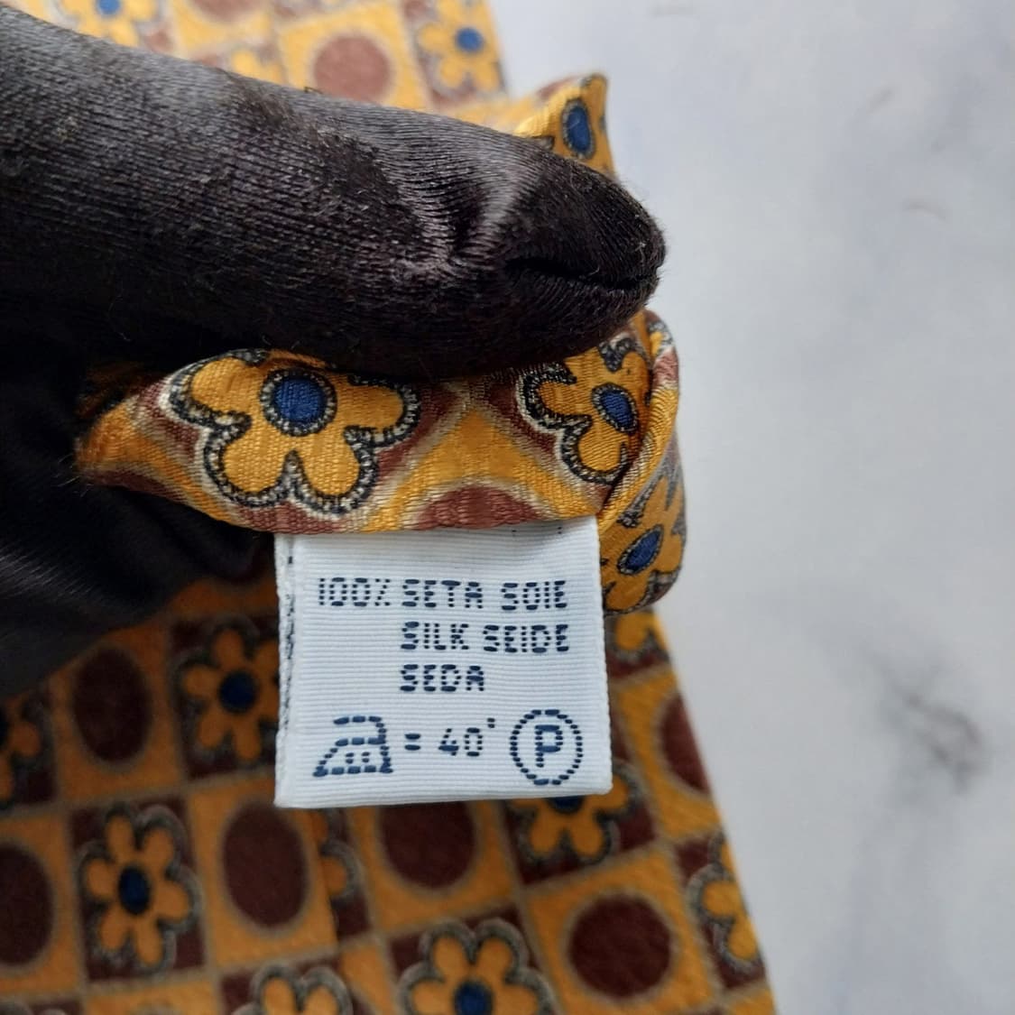 지방시 실크 진노랑 플라워 패턴 넥타이 9.5cm A+등급 K1470

 상품이미지9