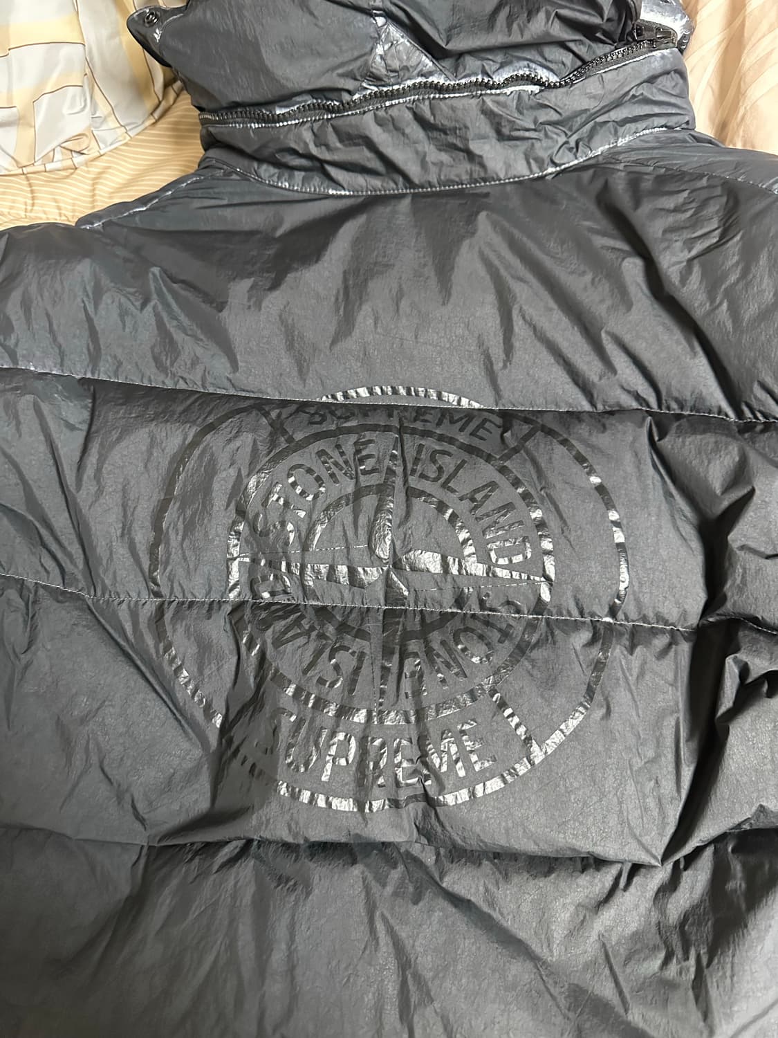 (L) 20FW 슈프림 x 스톤아일랜드 크링클랩스 다운 패딩 블랙 상품이미지5