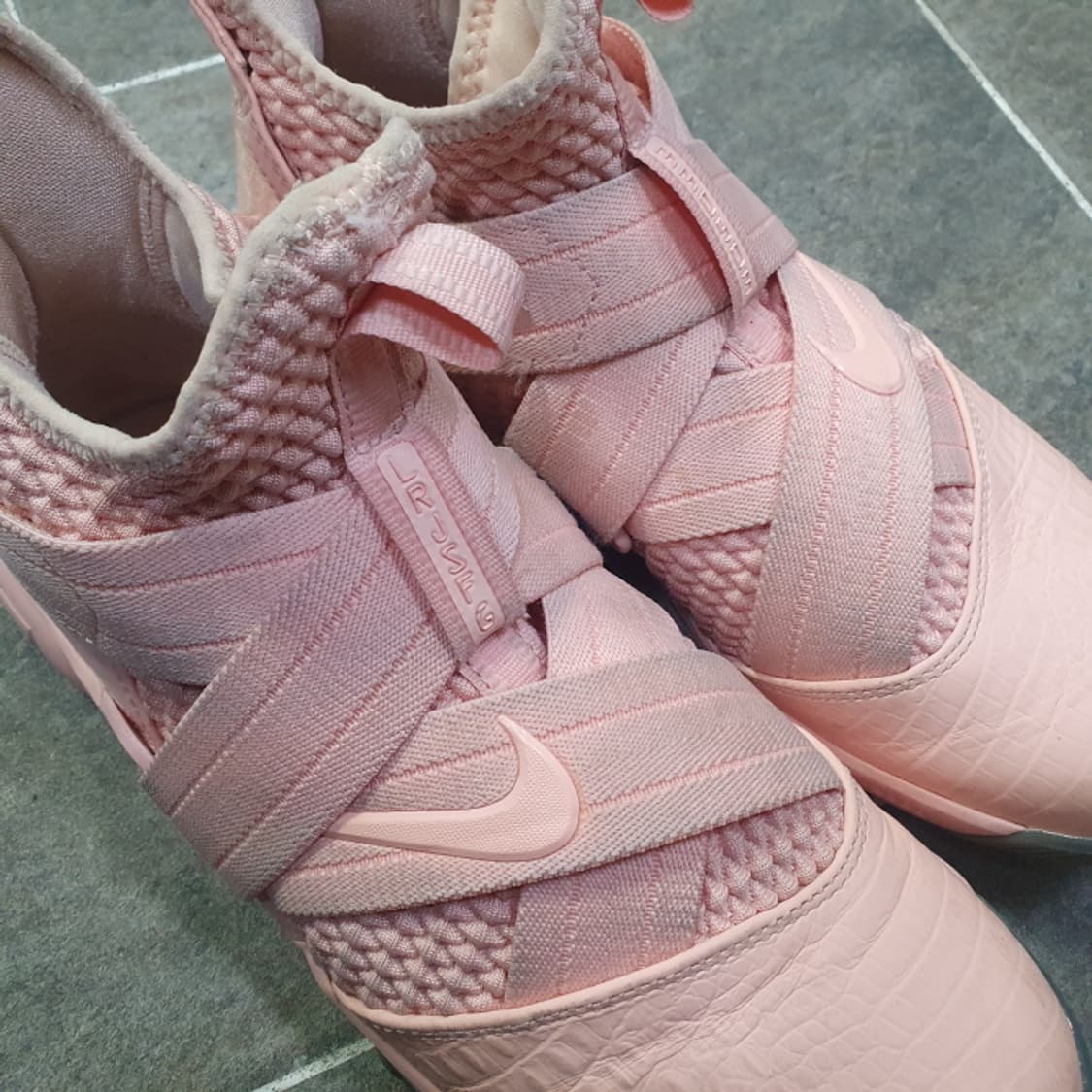 나이키 Nike 르브론 솔져 12 연분홍 AO 4054-900(260) 상품이미지4