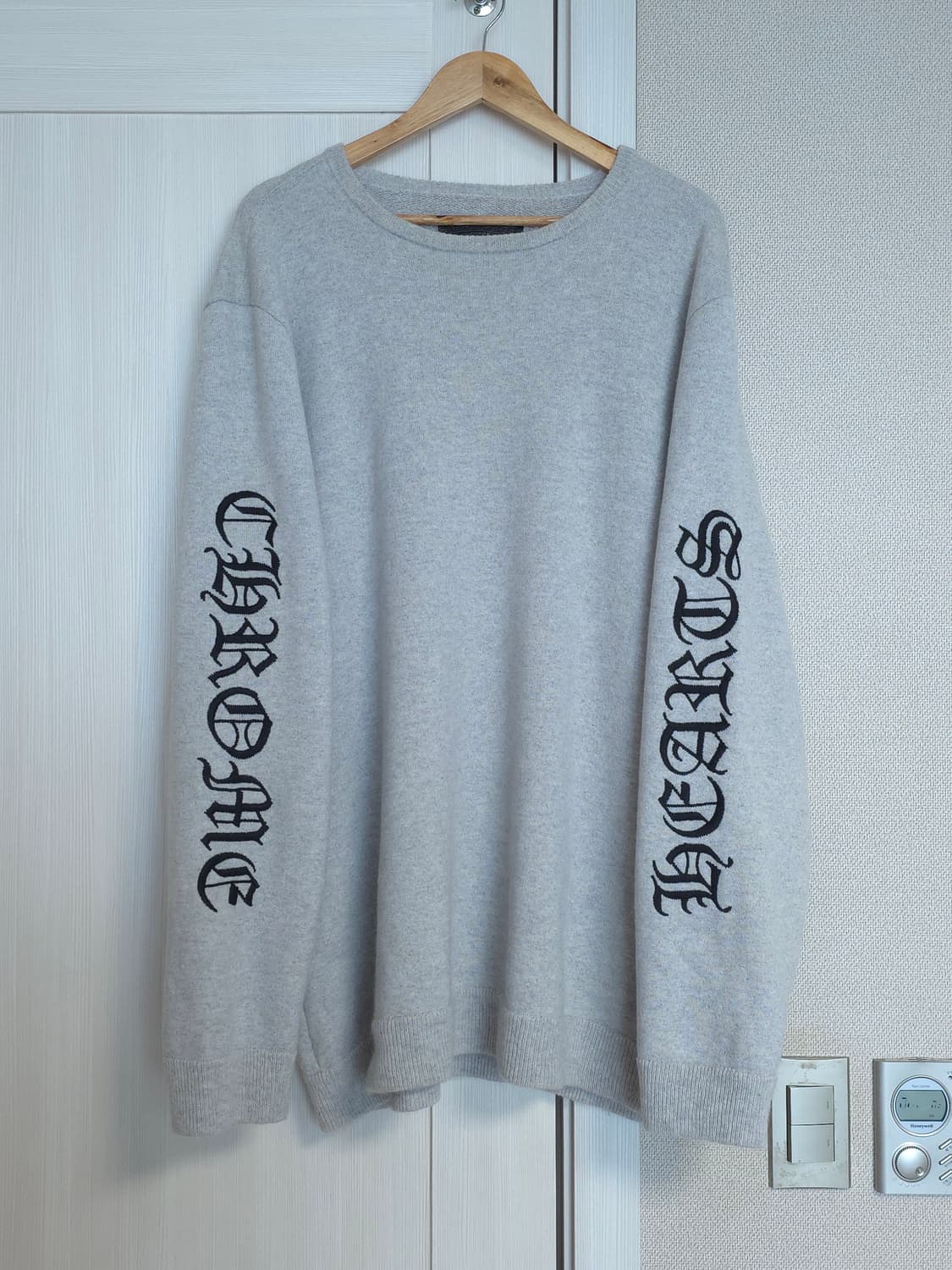 [XXL] 크롬하츠 레터링 자수 캐시미어 니트 그레이 상품이미지2