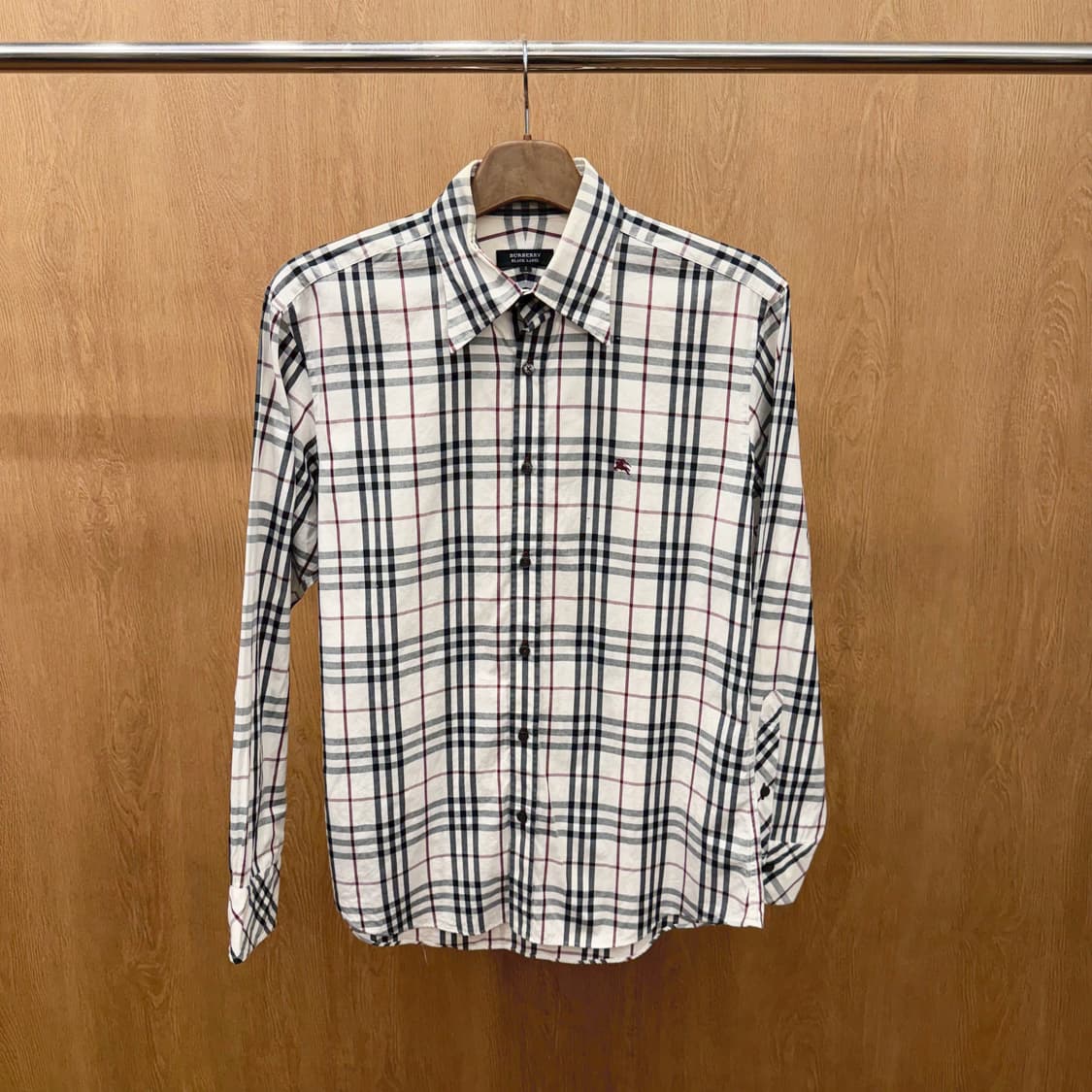 버버리 블랙 라벨 코튼 셔츠 체크 패턴 로고 자수 디테일 레귤러핏 화이트 상품이미지2