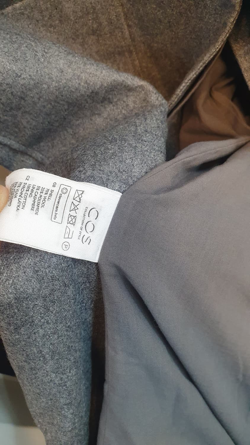 COS 울롱조끼40
울70% 폴리25% 케시미어5%
구김살짝외상태최상입니 상품이미지6